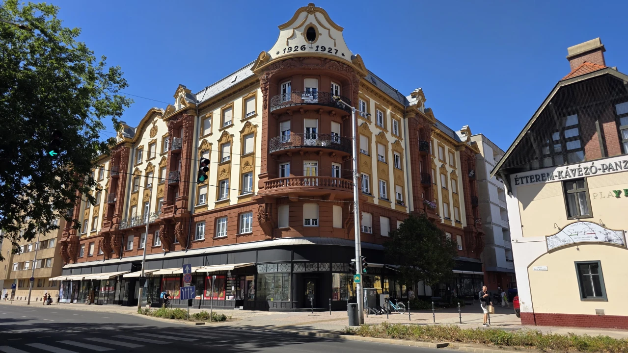 Eladó téglalakás, Debrecen