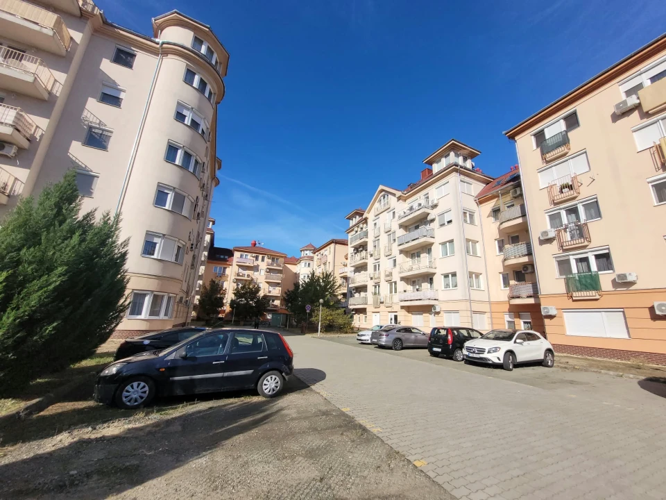 Eladó téglalakás, Debrecen