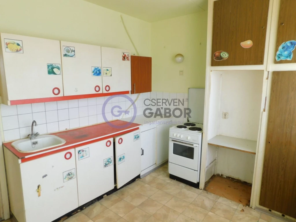 Tócóskertben, 55 m2-es, 2 szoba-nagykonyhás lakás eladó.