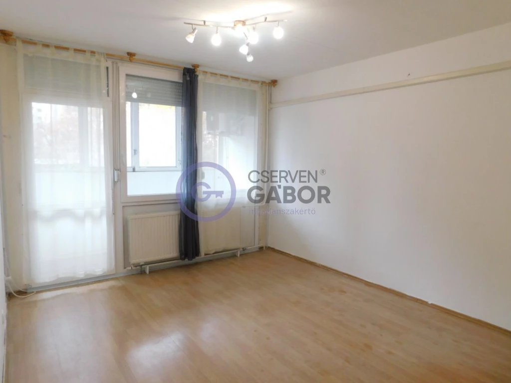 Tócóskert téren, 1. emeleti, 51 m2-es, 2 szobás, erkélyes lakás eladó