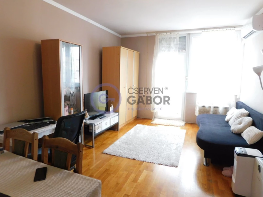 Mata János utcán, 43 m2-es, gázos, 1+1 szobás lakás eladó