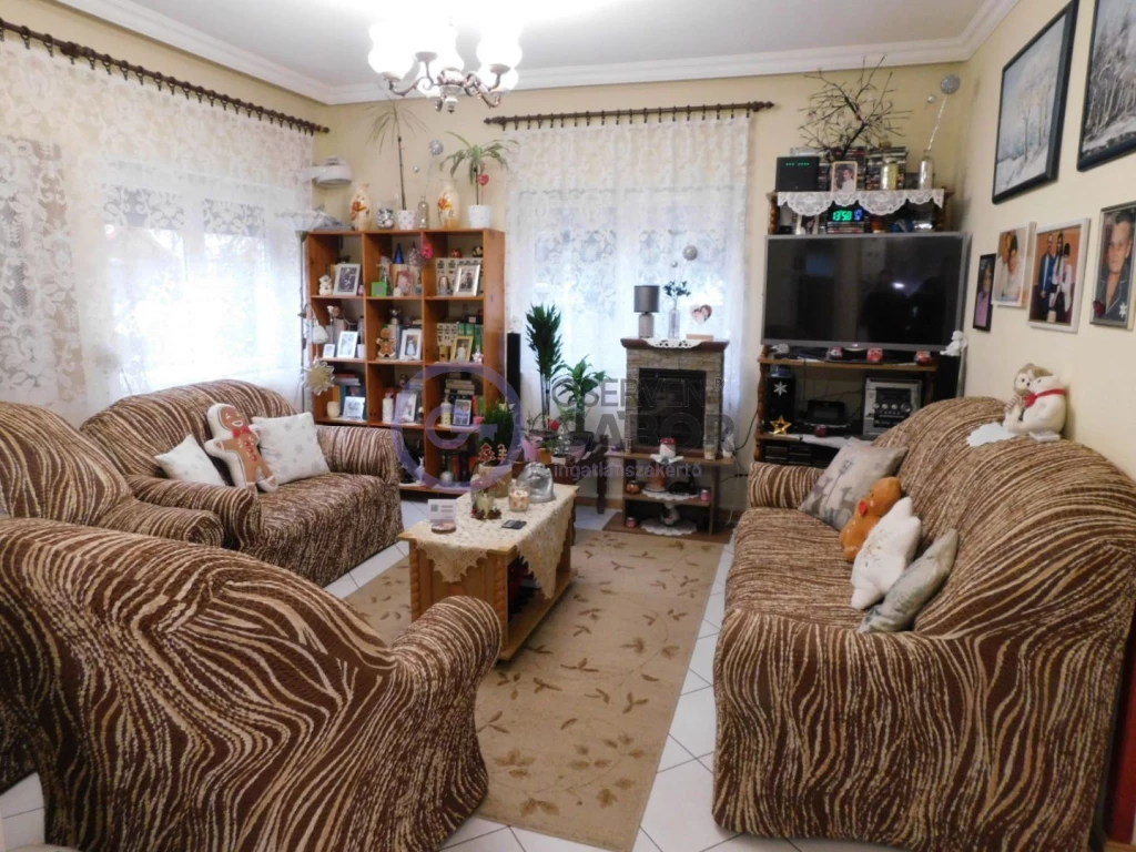 Felsőjózsán, 667 m2-es telken, 2 szoba-nappalis családi ház eladó