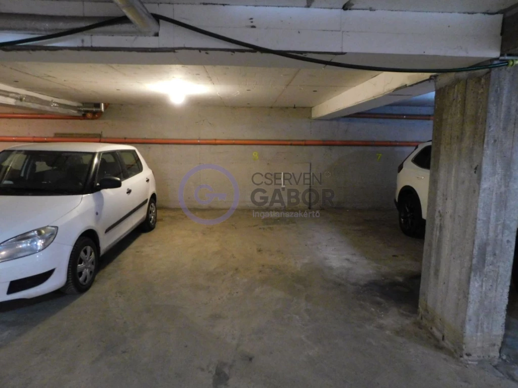 Vörösmarty utcán, 16 m2-es teremgarázs hely eladó