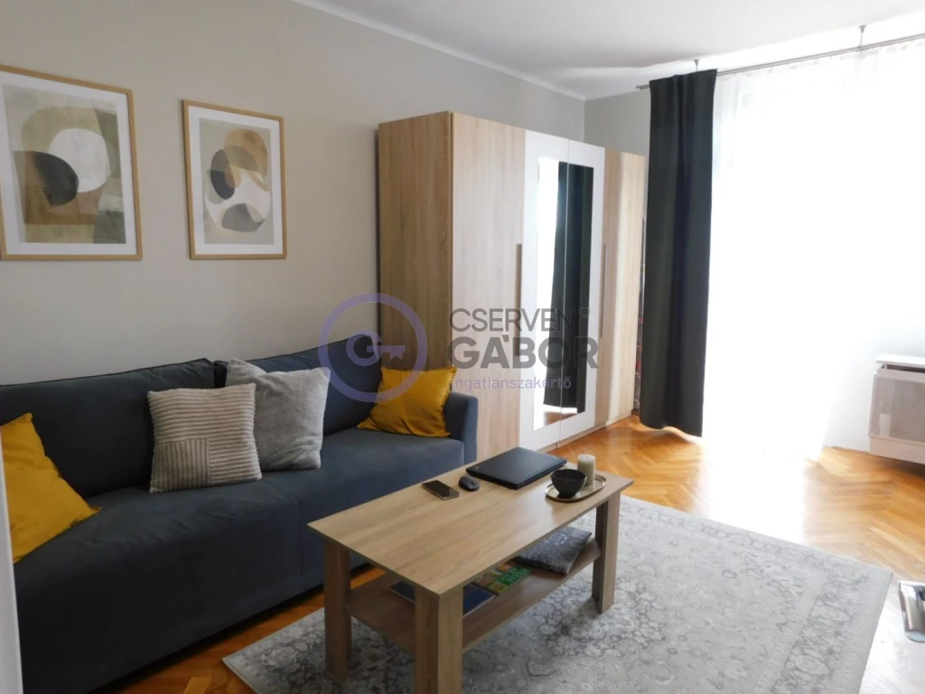 Faraktár utcán, 56 m2-es, 2 szobás, erkélyes, jó állapotú lakás eladó
