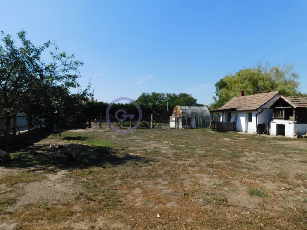 Sárándnak a Debrecenhez közelebbi részén, 801 m2-es, közműves telek eladó