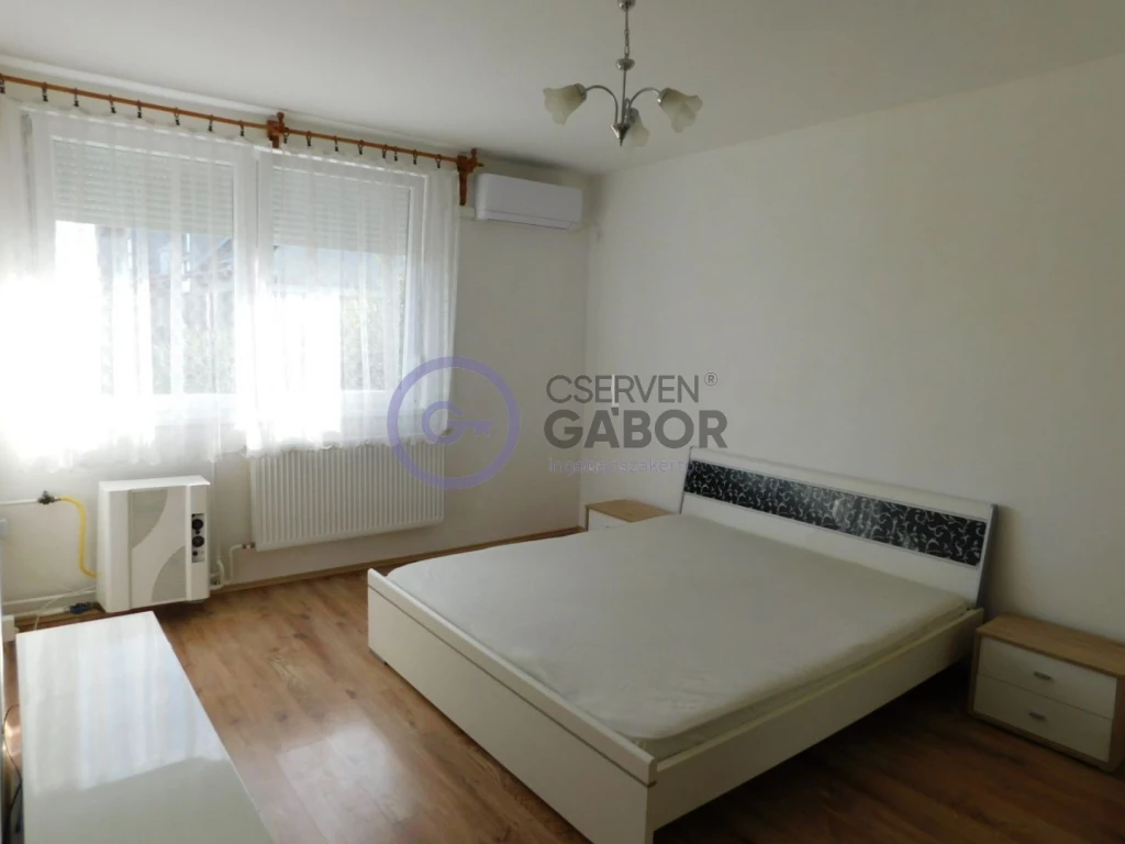 Gáborjáni Sz. Kálmán utcán, 48 m2-es, 2 szoba-étkezőkonyhás lakás eladó.