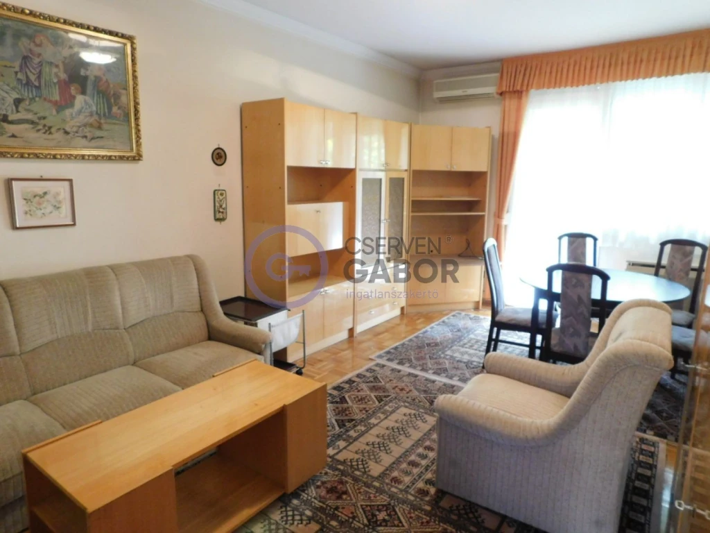 Libakertben, 54 m2-es, 2. emeleti. erkélyes lakás eladó