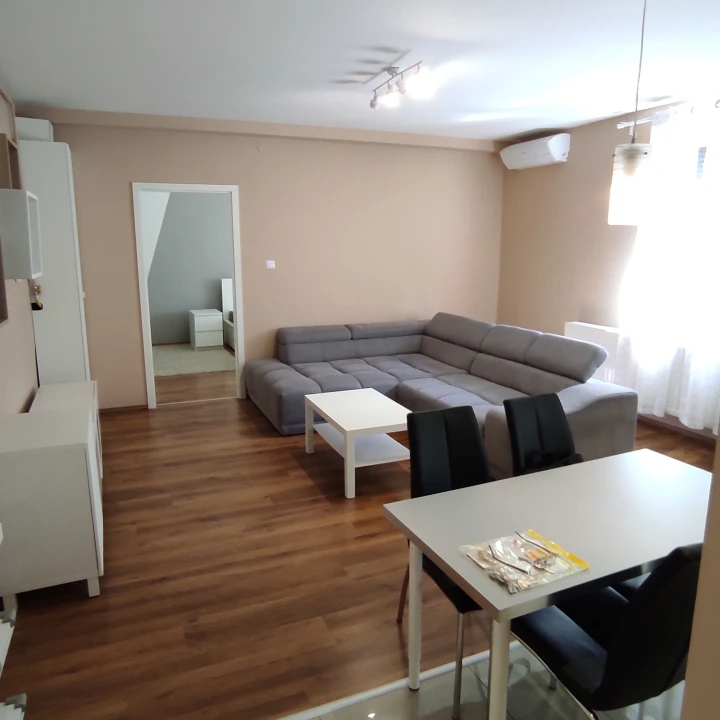 Kiadó téglalakás, Székesfehérvár
