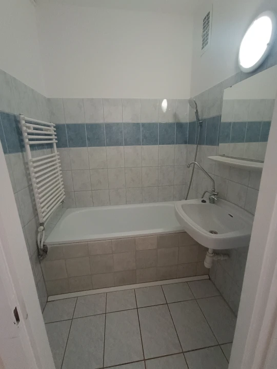 Kiadó panellakás, Székesfehérvár