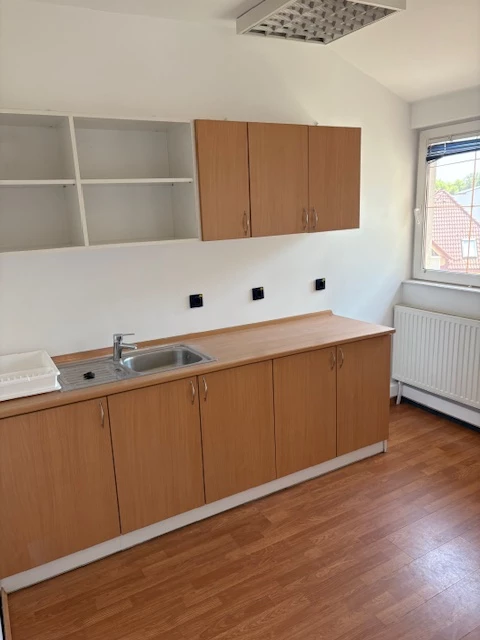 Kiadó szolgáltatott iroda, Debrecen