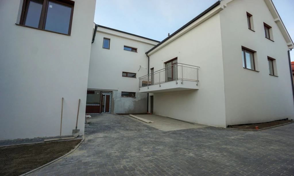 Hajdúszoboszlón, 2026. március végi átadással, 9 lakásos társasház, KERTKAPCSOLATOS, földszinti, 90 m2-es,nappali+ 3 szobás, új építésű, teraszos lakás, magas műszaki tartalommal, garázzsal eladó!