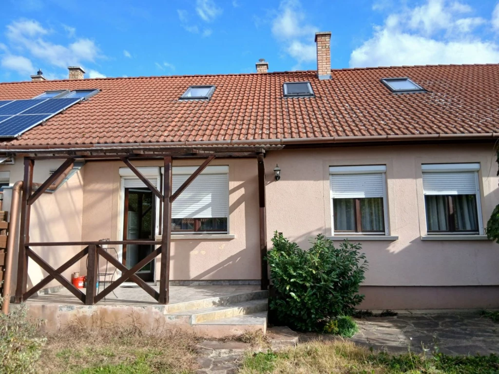 Eladó 140 m2 sorház, Debrecen