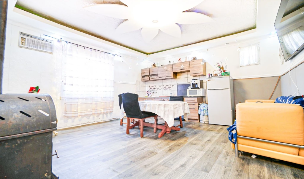 Nyíradony központjában, 80 m2-es, N+ 2 szobás, klimatizált, önálló családi ház, 1000 m2 telken eladó!