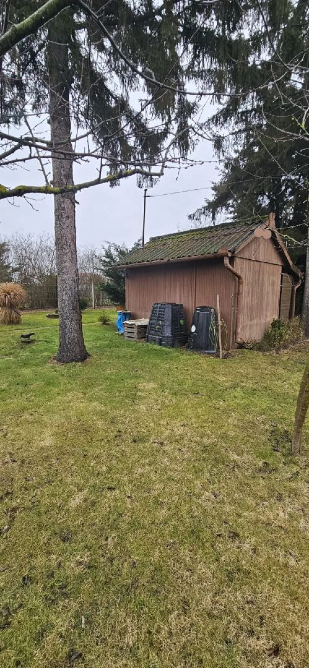 Debrecen - Szikigyakor, 739 m2 zártkerti telek, 10 m2 faházzal eladó