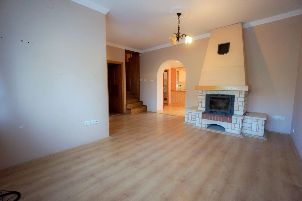 Debrecen-Pércsikertben, 2002-ben épült, duplakomfortos, hőszigetelt, 119 m2-es, nappali+ 4 szobás családi ház eladó!