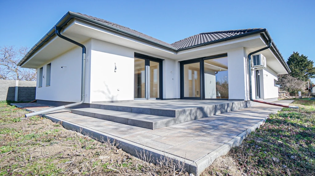 Alsójózsán, 2026-os, A+-os, 168 m2-es, N+ 4 szobás, 3 fürdőszobás, klimatizált, önálló családi ház eladó!