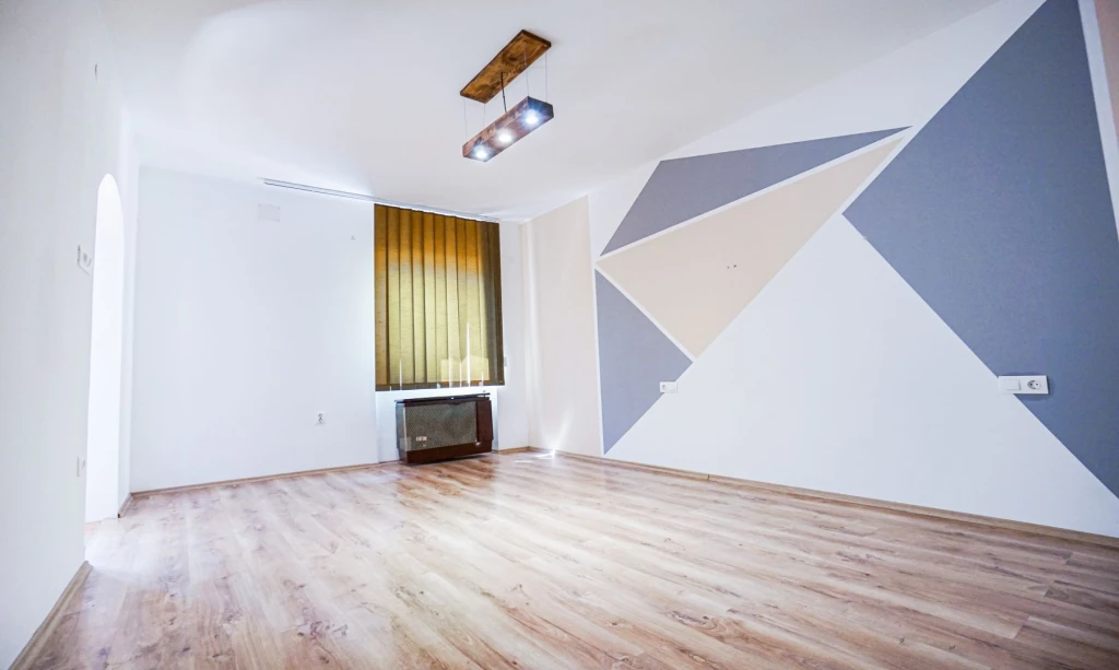 Óvárosban, földszintes, 37 m2-es, 1 szobás, alacsony rezsijű, felújított ház kiadó!