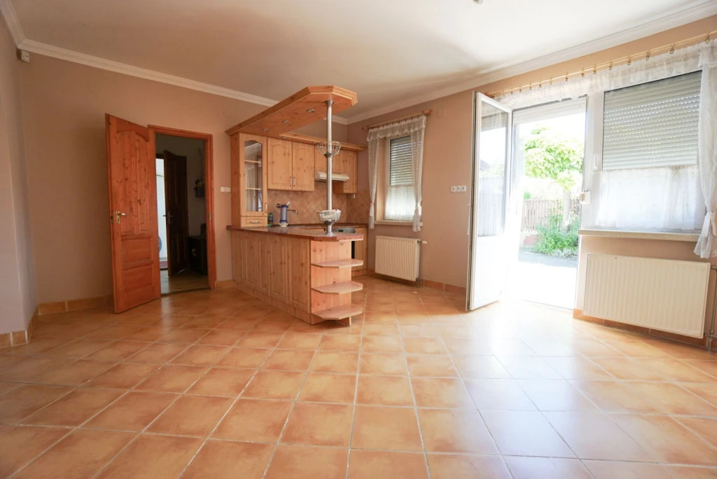 Debrecen-Pércsikertben, a Vámospércsi úton, 119 m2-es, nappali+ 4 szobás családi ház kiadó!