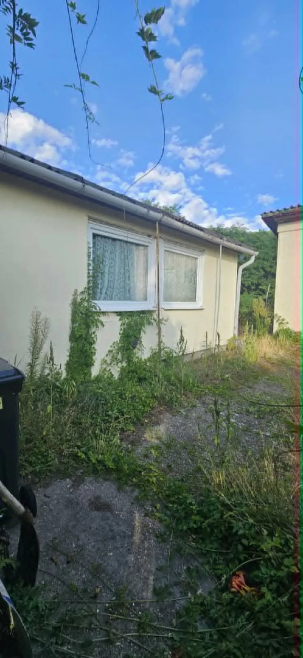 Nyírábrány, 1665 m2 es építési telek, 50 m2 es, 2 szobás házzal eladó