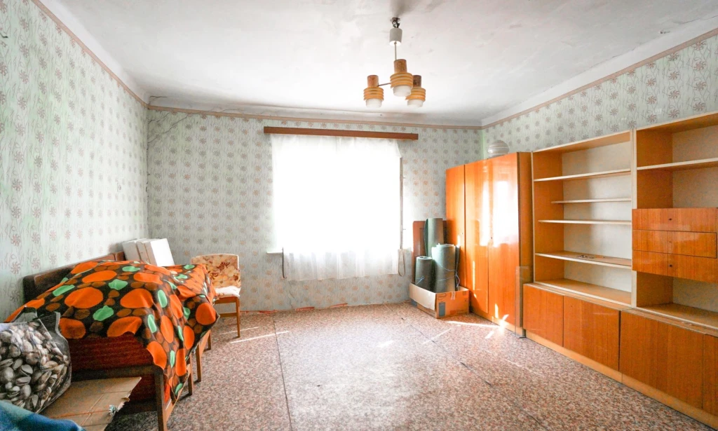 Tégláson, 80 m2-es, 2 szobás, felújítandó, önálló családi ház eladó, 1500 m2-es telken!