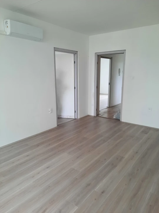 Eladó panellakás, Pécs