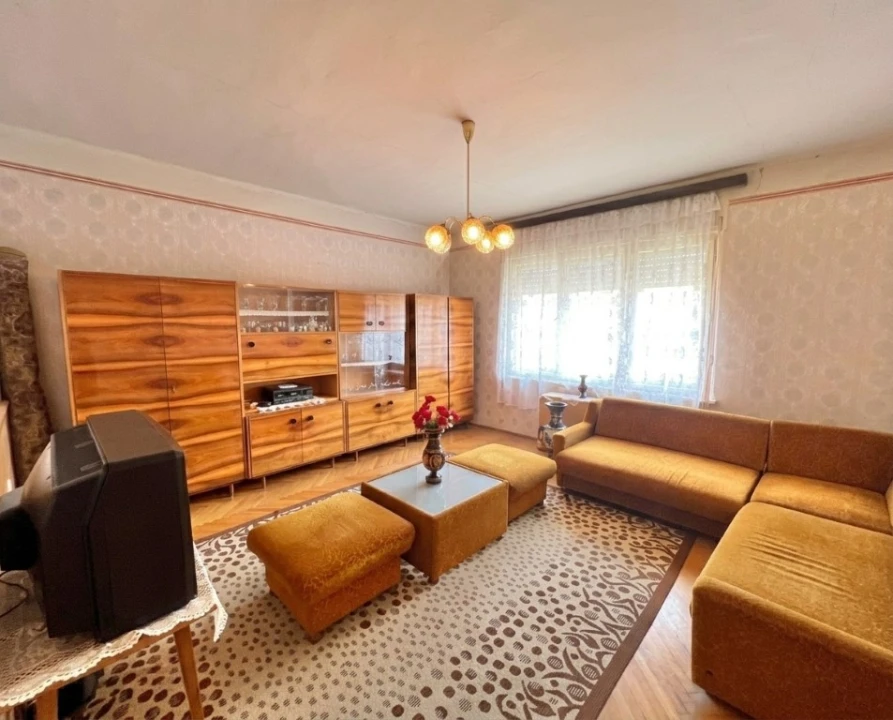 Eladó családi ház, Juta