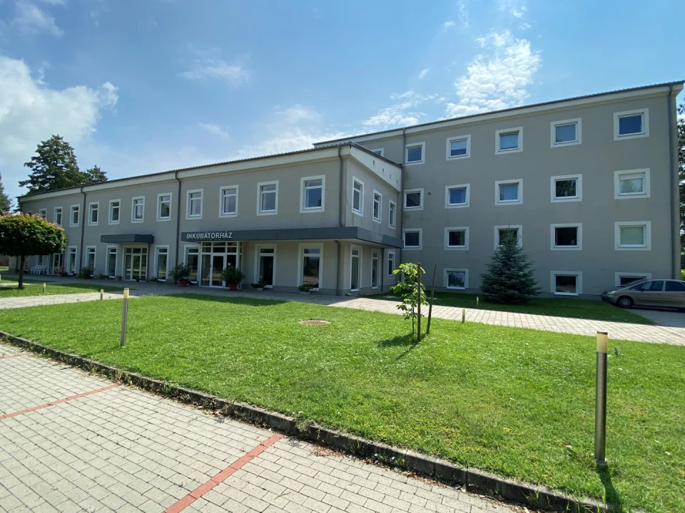 Eladó vidéki irodaházak, Lovasberény