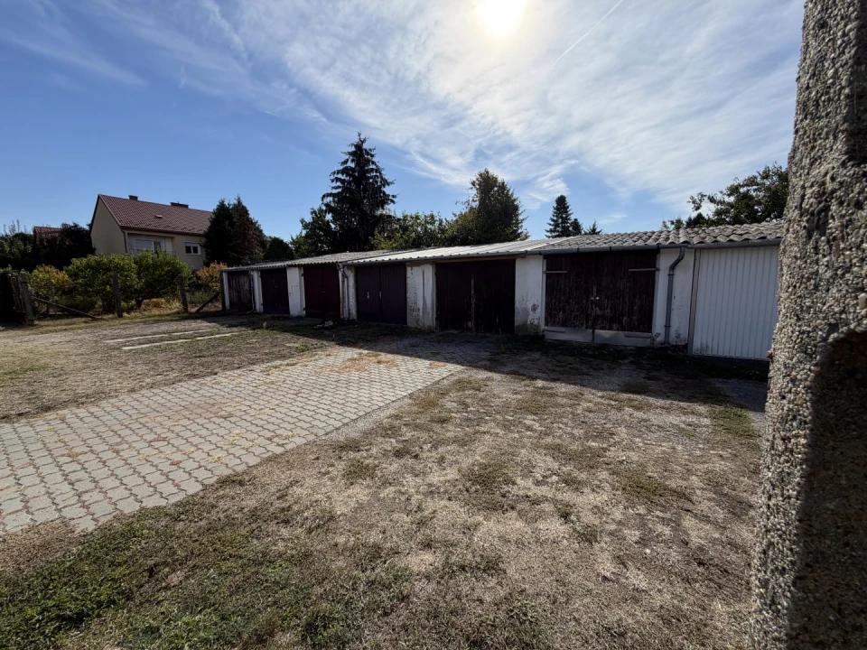 Eladó egyedi garázs, Kaposvár