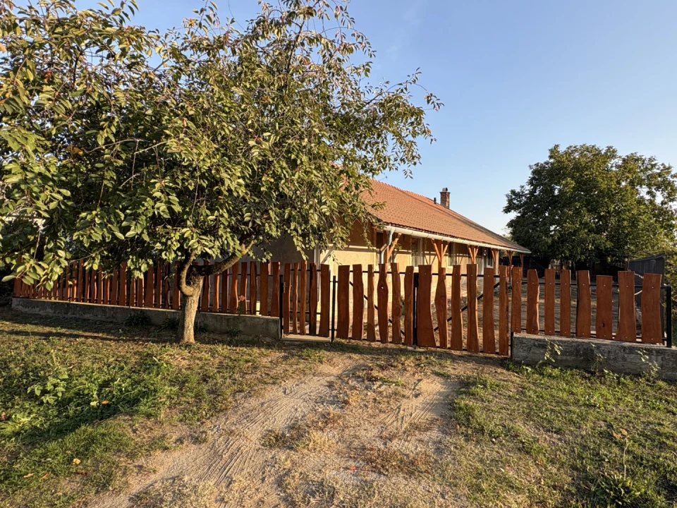 Eladó családi ház, Kisasszond