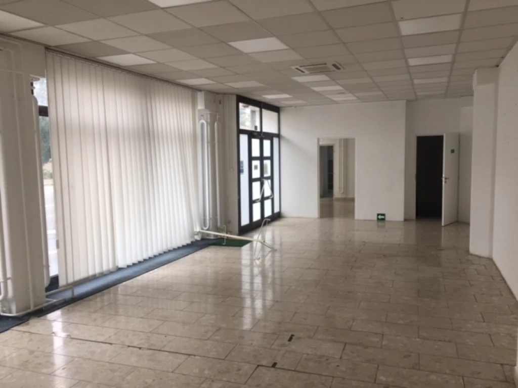 Eladó 410 m2 üzlethelyiség, Miskolc