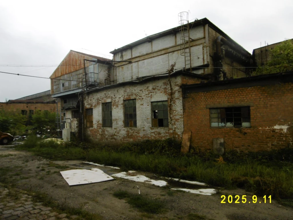 Eladó 1300 m2 ipari, keresk. épület, Miskolc