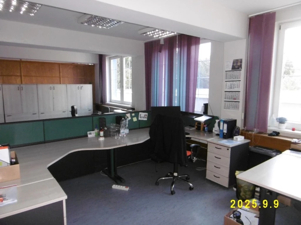 Kiadó 1441 m2 iroda irodaházban, Miskolc