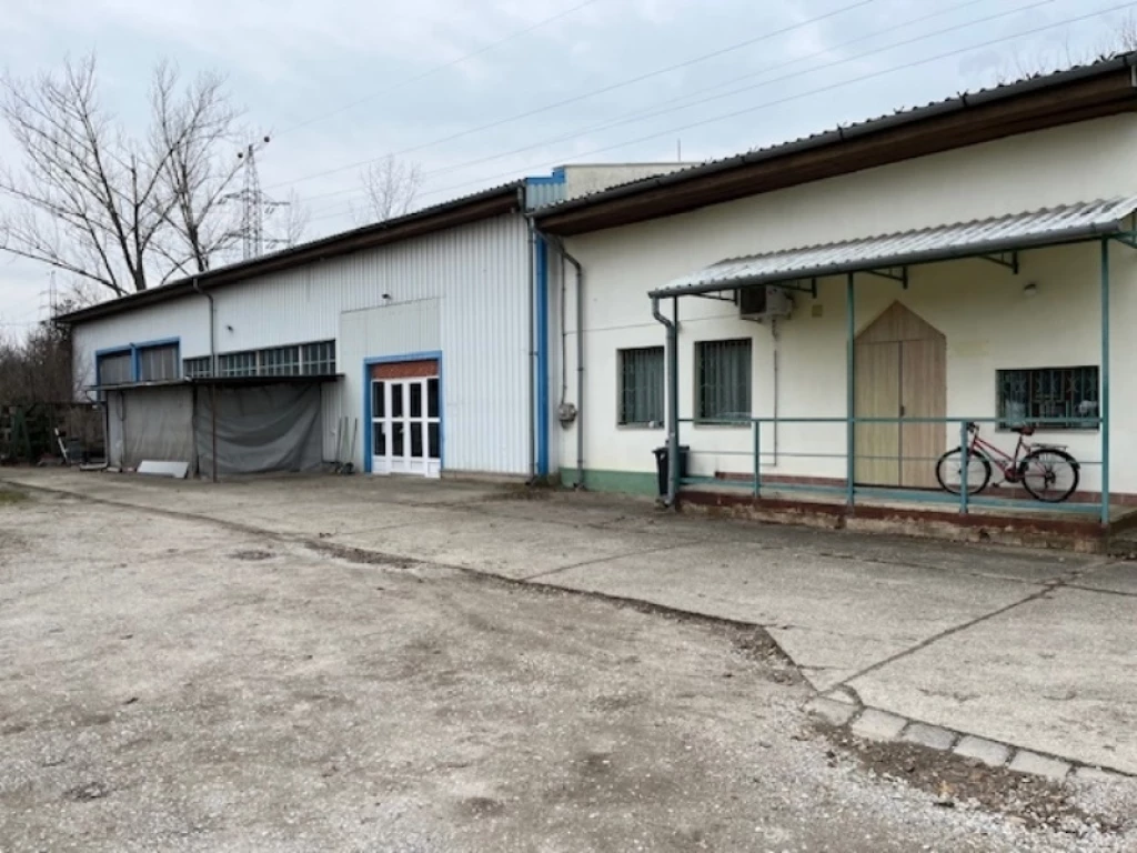 Kiadó 680 m2 ipari, keresk. épület, Tiszaújváros