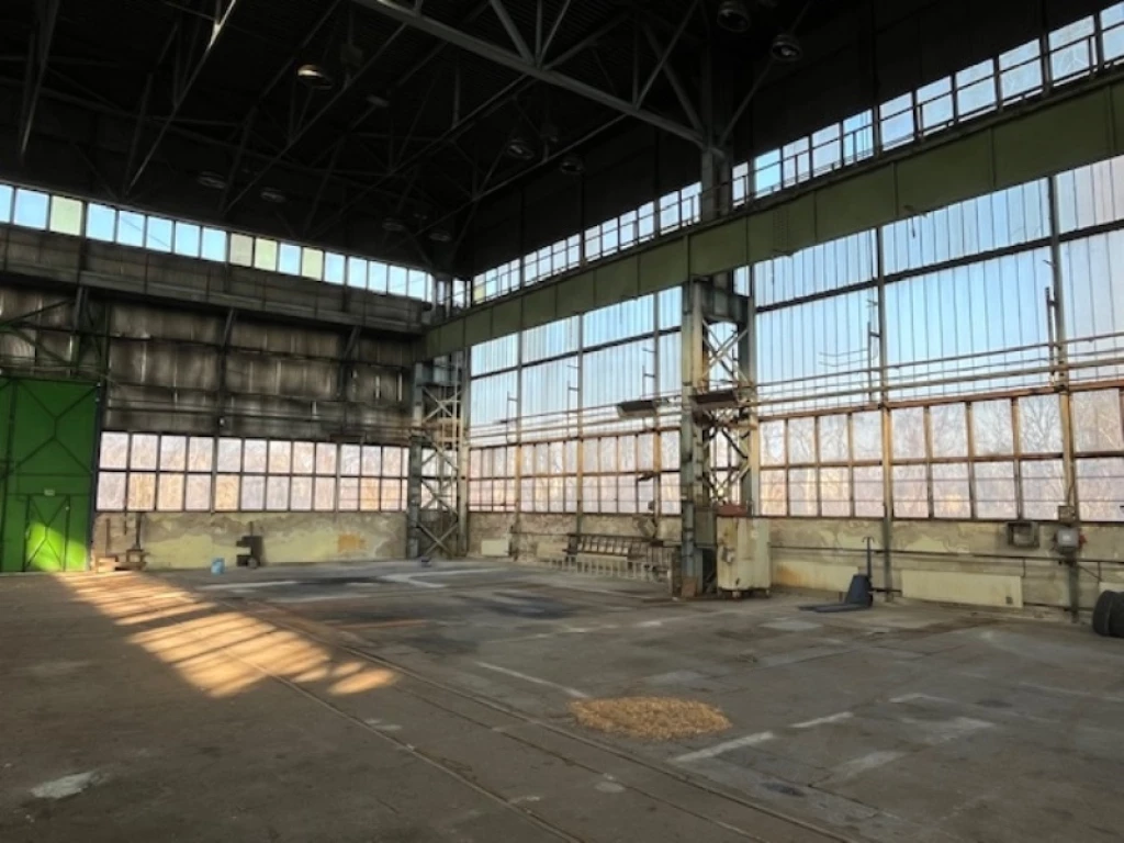 Eladó 1424 m2 ipari, keresk. épület, Miskolc