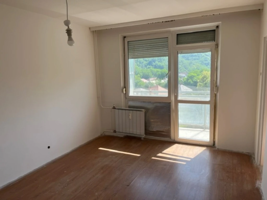 Eladó 28 m2 panel lakás, Miskolc