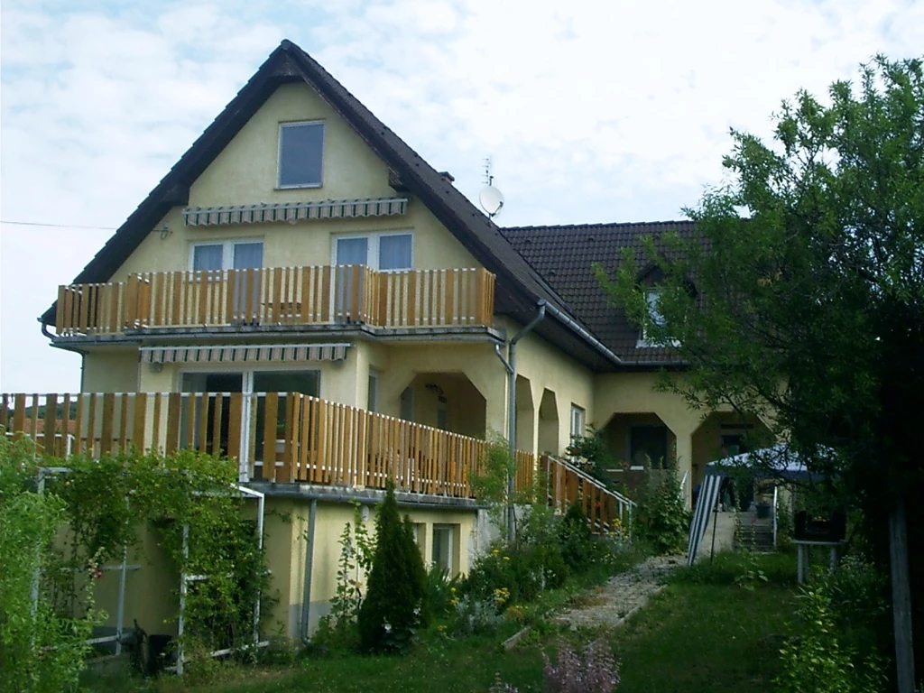 Révfülöpön családi ház eladó