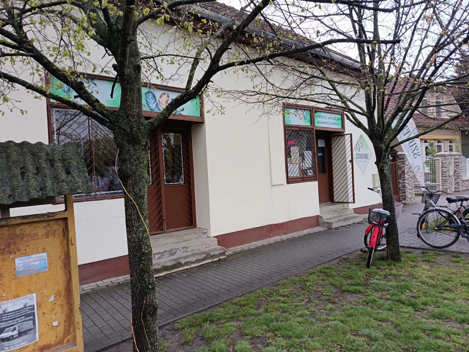 Eladó üzlet, Szeghalom