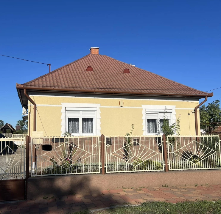 Eladó családi ház, Mezőkeresztes
