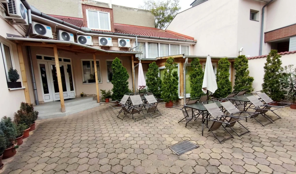 Eladó hotel, panzió, Eger, Bartók Béla tér 8