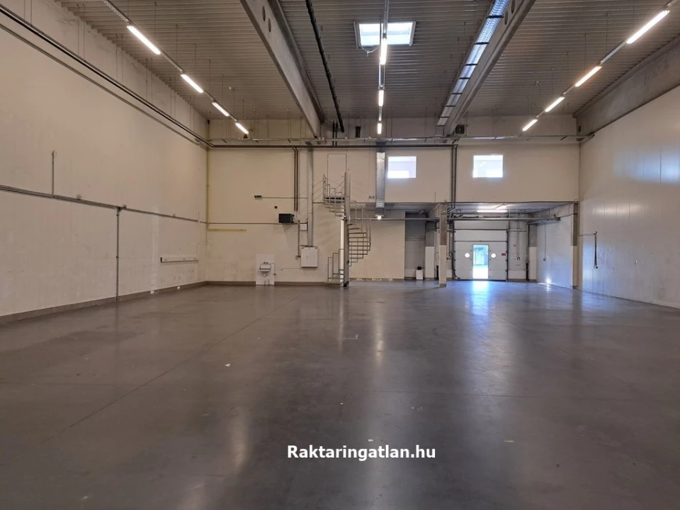 Kiadó raktár és iroda 740+150 m2 IX kerület Budapest Ferencváros