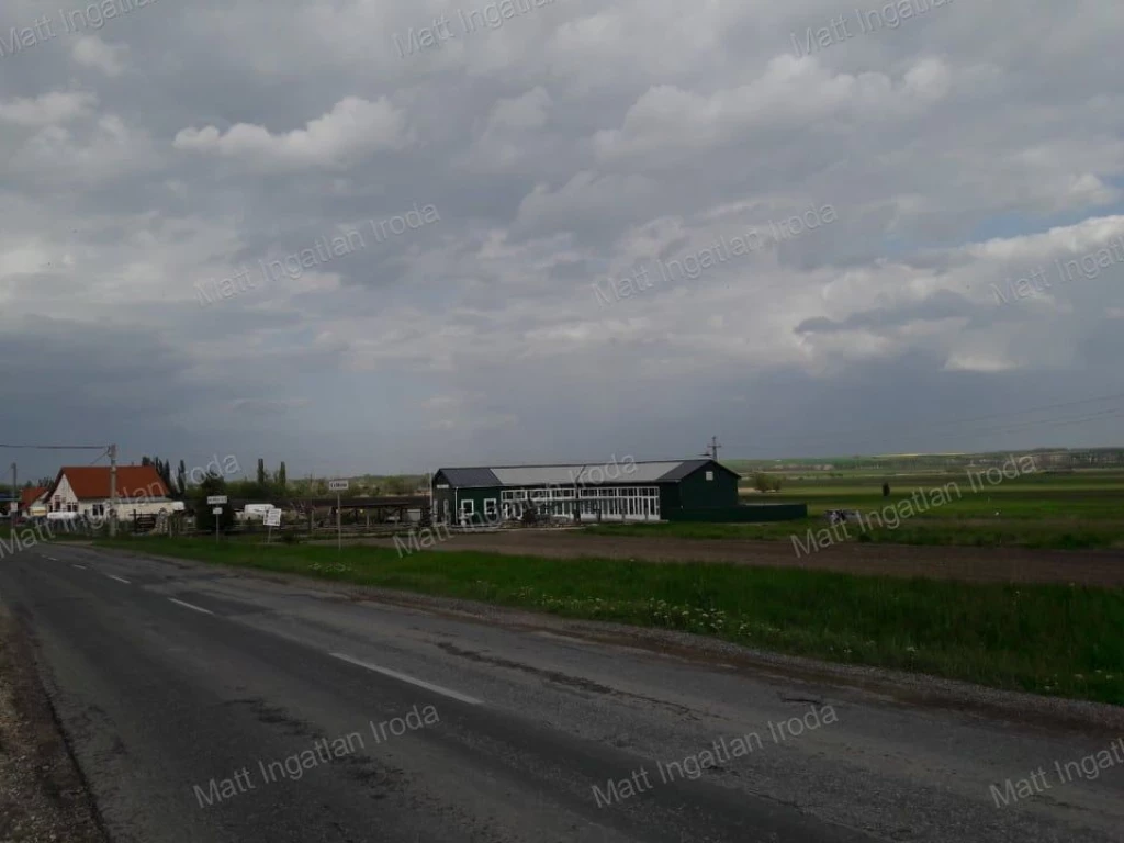 Csákváron Ipari ingatlan eladó!