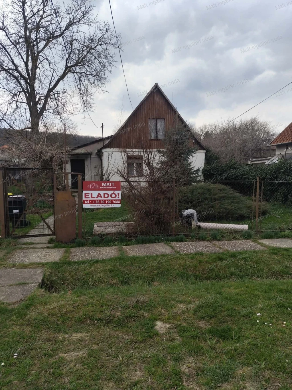 Eladó családi ház, Szárliget