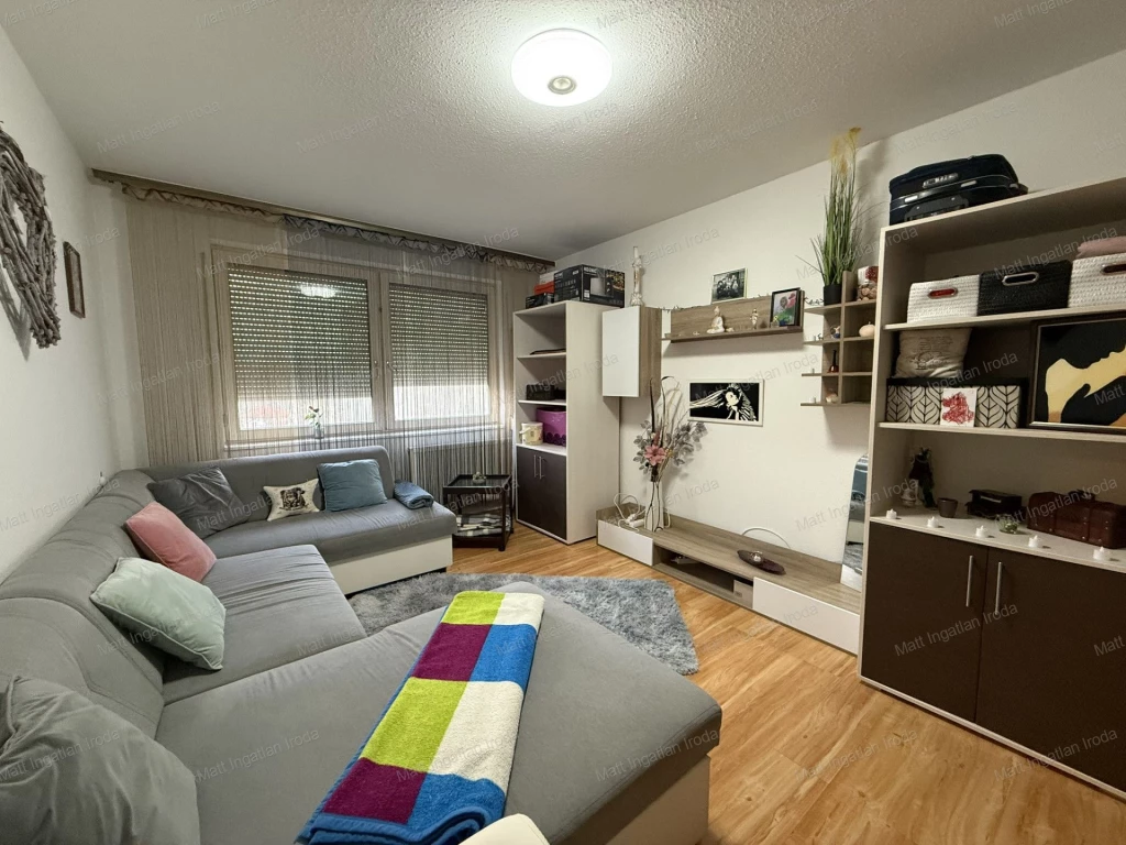 For sale panel flat, Dorog