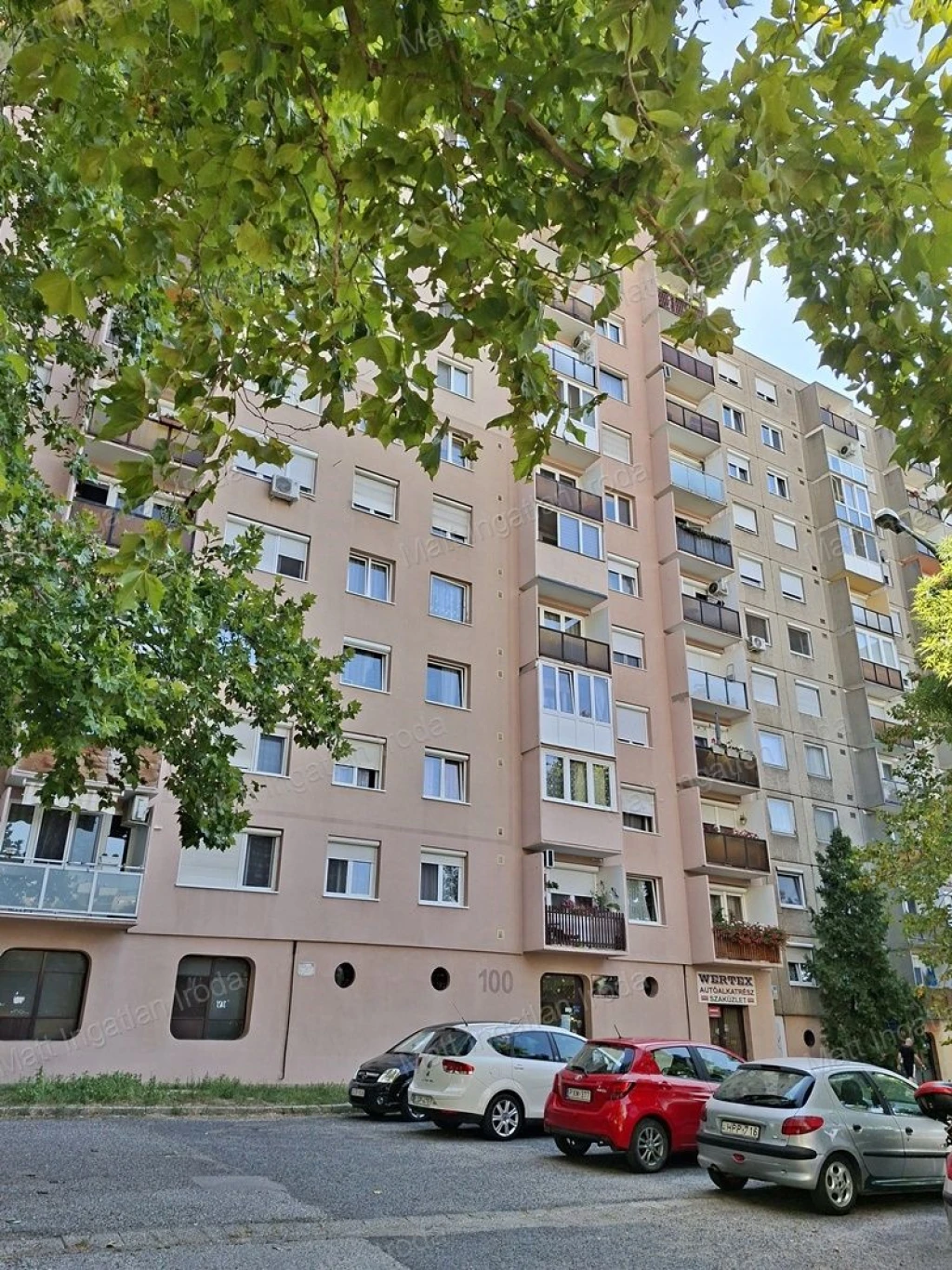 c3-1-name c2-20-name, Tatabánya, Újváros