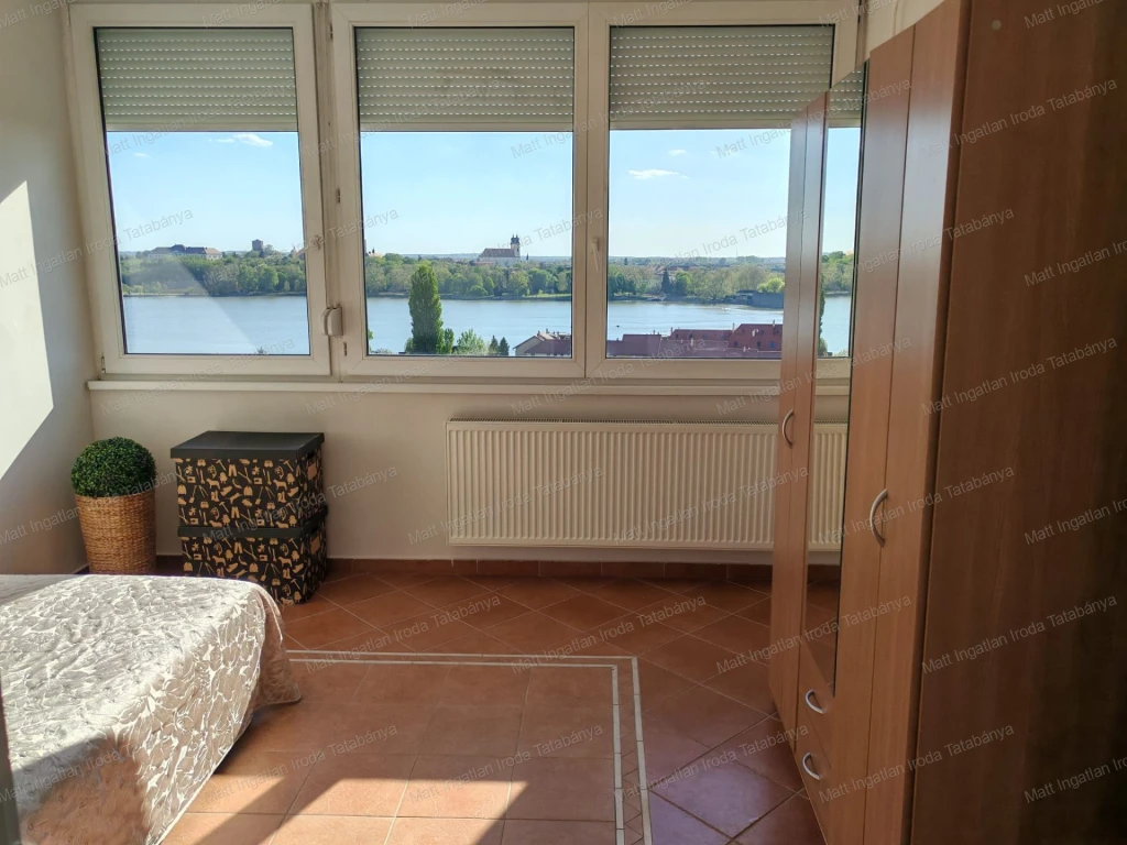 Ébredjen minden nap az Öreg-tó és a tatai vár lenyűgöző panorámájára!