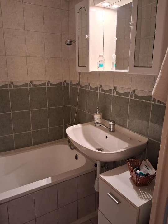 Eladó panellakás, Pécs