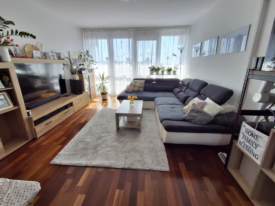 Eladó panellakás, Debrecen