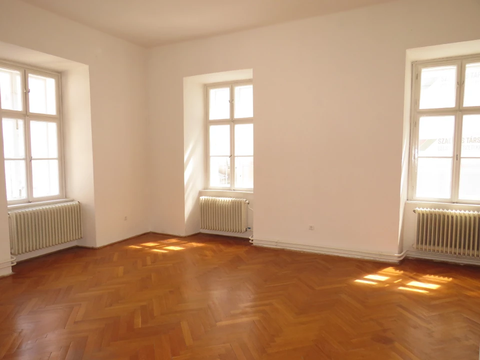 Kiadó téglalakás, Sopron