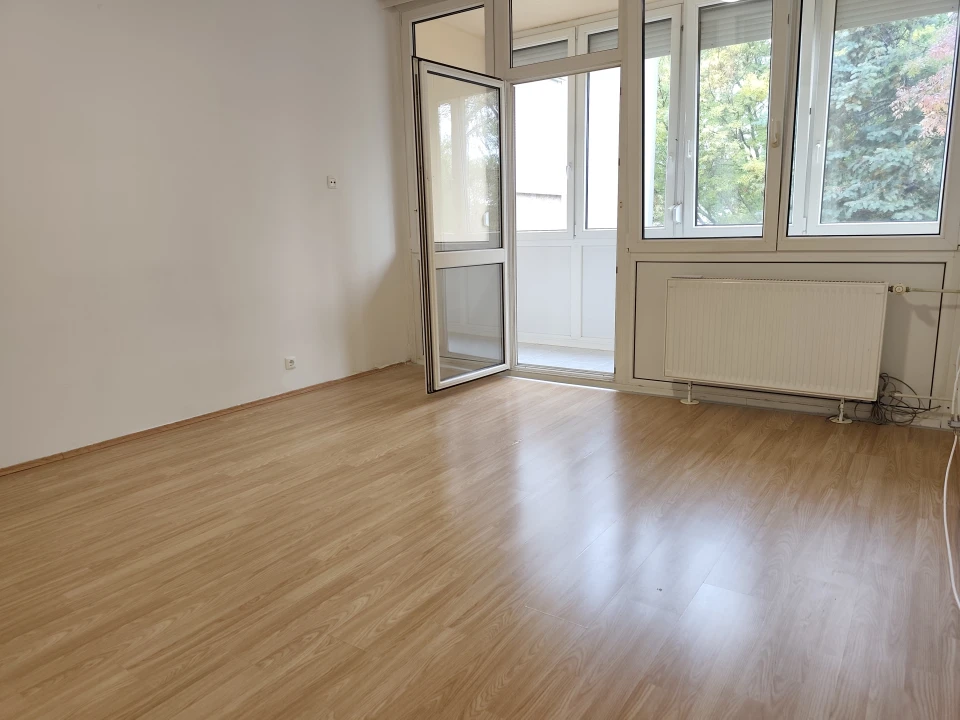 Eladó társasházi lakás, Sopron