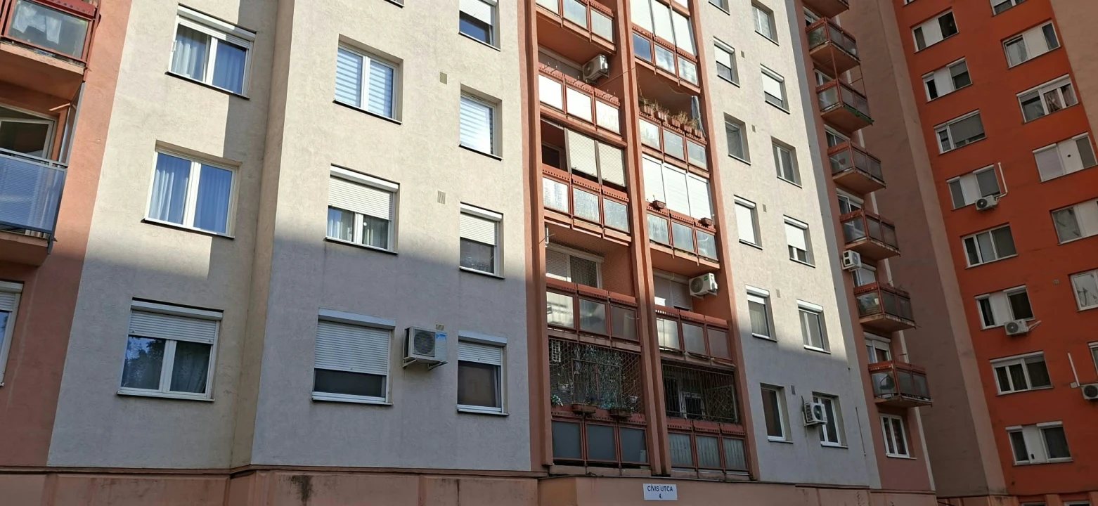 Eladó panellakás, Debrecen
